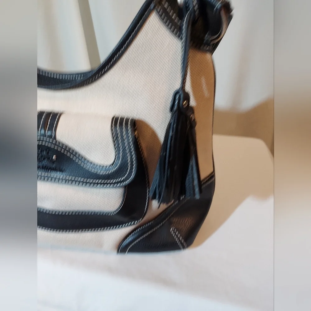 Stone Mountain Accessories Black and Cream Canvas Hobo Bag